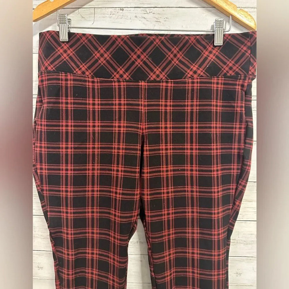 Torrid Slim Fit Pull-On Plaid Pixie Cut Crop Pants Size 1 - Picture 3 of 6